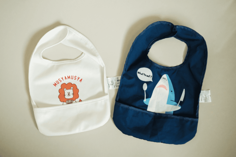 西松屋　お食事エプロンレビュー　スタイ全体画像