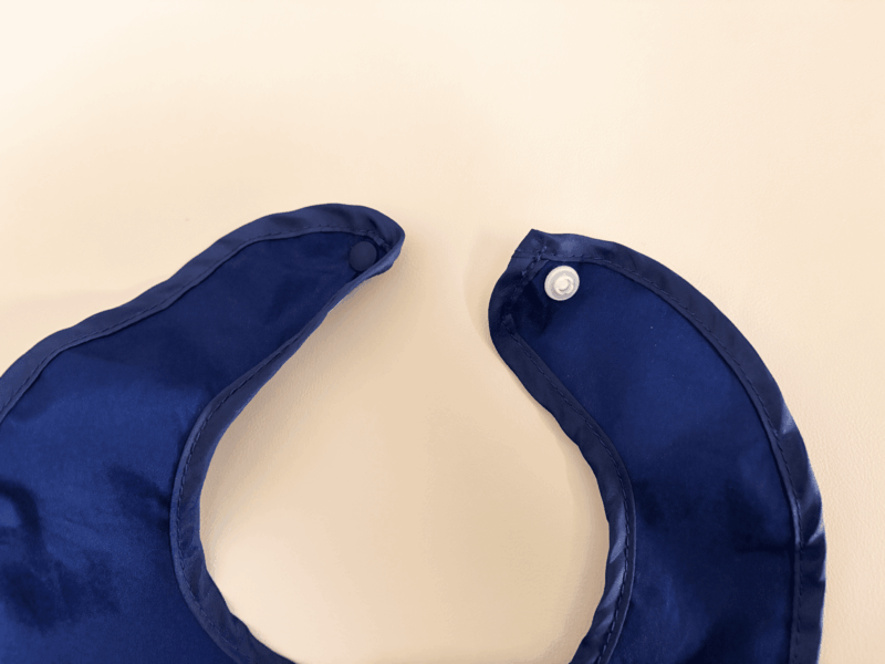 西松屋　お食事エプロンレビュー　スナップボタン