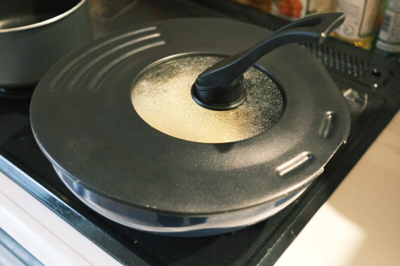 arm baby国産米粉のホットケーキミックス砂糖不使用 蒸しパン作り蓋閉め